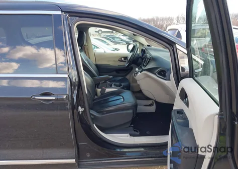 2019 Chrysler Pacifica Touring L z USA, uszkodzony, nr VIN 2C4RC1BG2KR588054